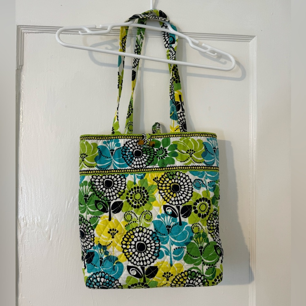 Retired Vera Bradley tote bag - limes up pattern